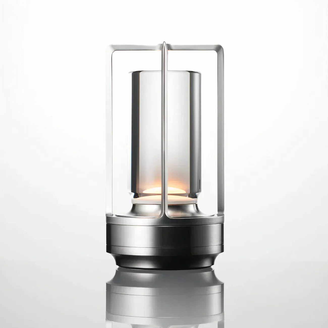 Moderne LED-bordlampe med touch-funktion og elegant metalramme