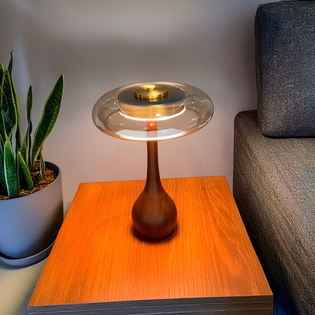 Dæmpbar LED Bordlampe – Træbase, Moderne Design til Stue, Soveværelse eller Kontor