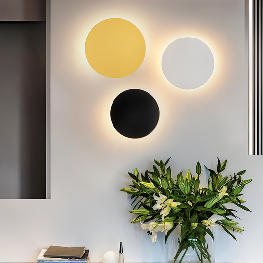 Lunaris – Moderne Rund LED Væglampe i Metal med Varmt Lys