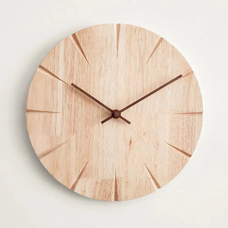 Massivt trævægur med pendul – minimalistisk og tidløst design