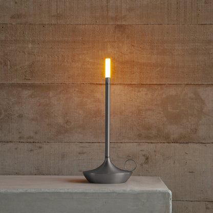 Minimalistisk bordlampe med touch-switch og stearinlys-design