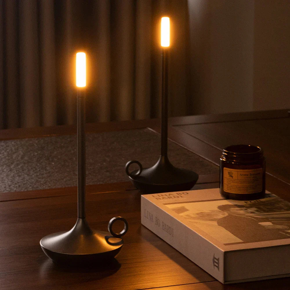 Minimalistisk bordlampe med touch-switch og stearinlys-design