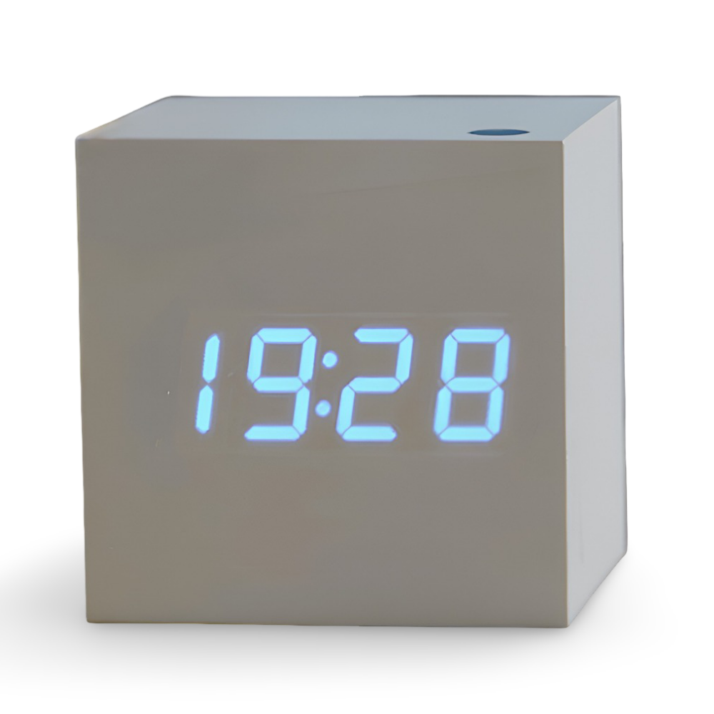 Digital LED vækkeur i træ – minimalistisk kubedesign