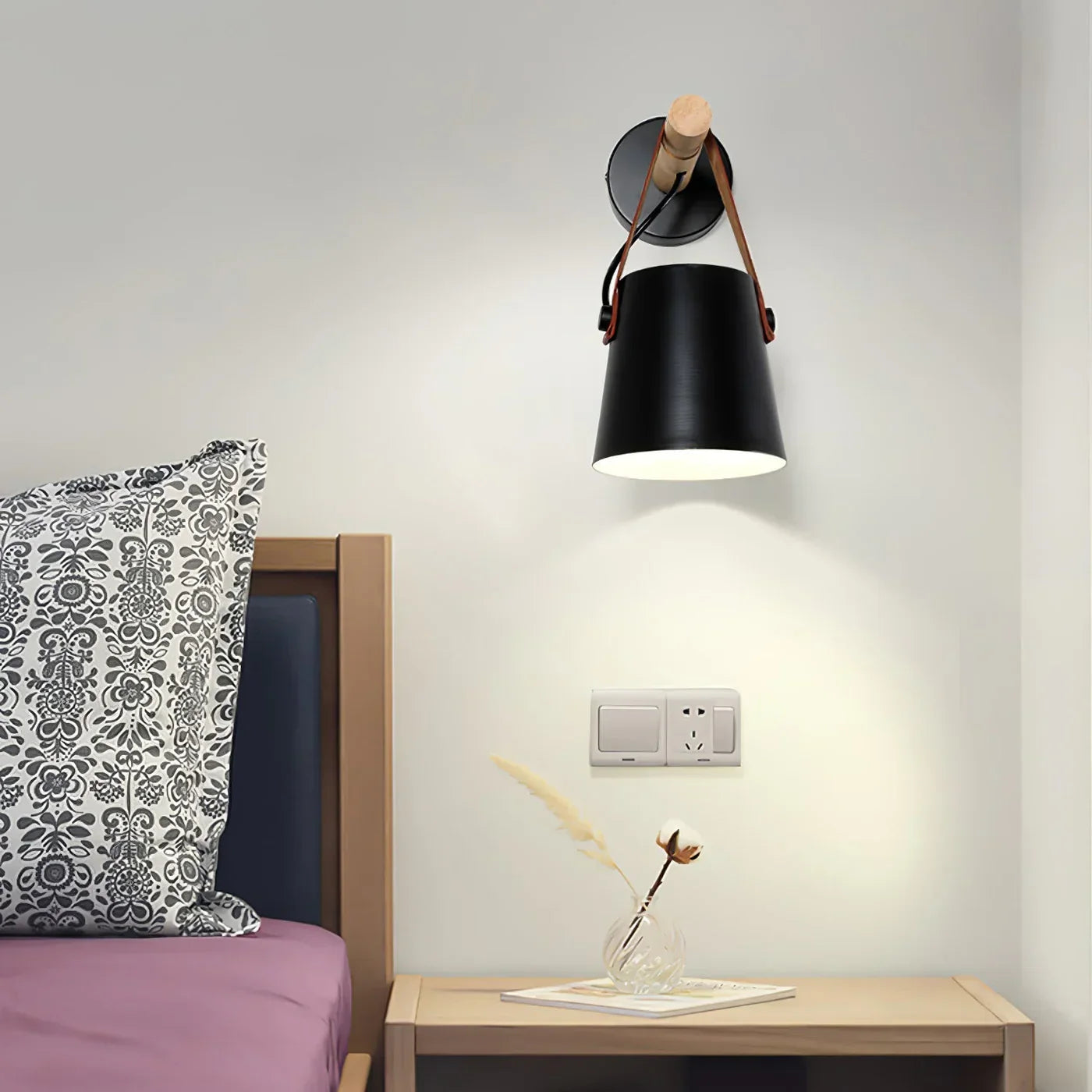 Moderne væglampe med træ og læder – skandinavisk minimalisme
