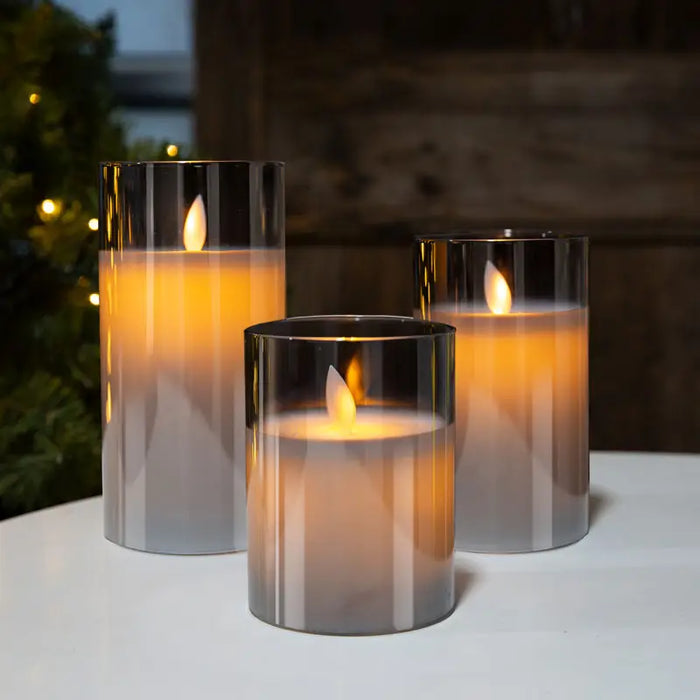 Sæt med elegante LED-stearinlys i glasrør