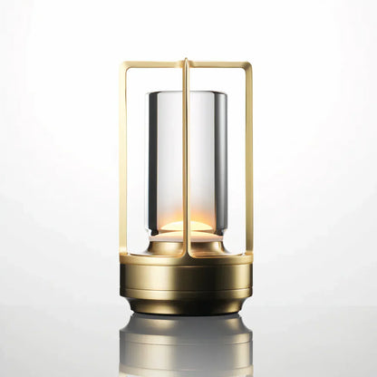Moderne LED-bordlampe med touch-funktion og elegant metalramme