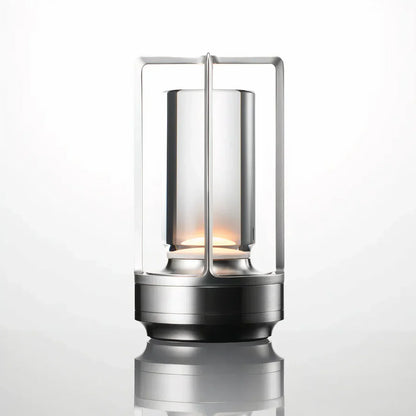 Moderne LED-bordlampe med touch-funktion og elegant metalramme