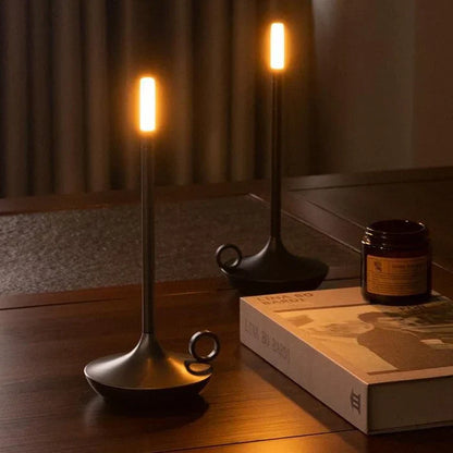 Minimalistisk bordlampe med touch-switch og stearinlys-design